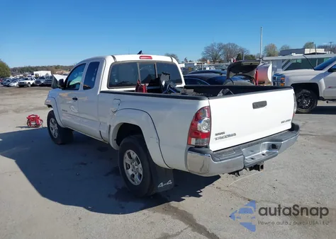 2015 Toyota Tacoma Base V6 z USA, uszkodzony, nr VIN 5TFUU4EN0FX136369
